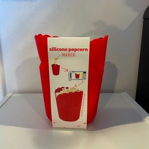 Silicone popcorn maker
